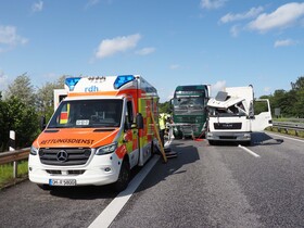 A1, BAB 1, Neustadt, Unfall, Lkw-Unfall, Crash, Lebensgefahr
