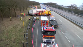 Unfall, LKW, Lübeck, Diesel, Tank, Leck, Sperrung, Feuerwehr, A1, Moisling, Abfahrt