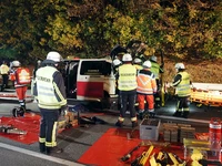 Reinbek, A24, Unfall, Eingeklemmt, Einsatz, Feuerwehr, Lebensgefahr, Schwanger