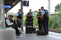 Bad Oldesloe, Regionalexpress, Bewaffneter im Zug, Bundespolizei, Lebensgefahr, Hamburg, Lübeck, Polizeieinsatz, Zugverkehr gestoppt
