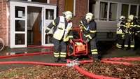 Feuer, Bargteheide, Brandstiftung, Notunterkunft, Stadt, städtisch, Tür, Treppenhaus, verraucht, Evakuierung, SEG, LNA