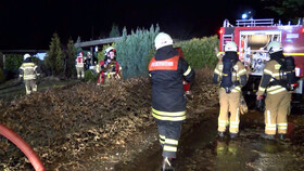 Feuer, Gartenlaubenbrand, Brandstiftung, Lübeck, Kücknitz, Polizei, Feuerwehr, Feuerteufel, Nacht